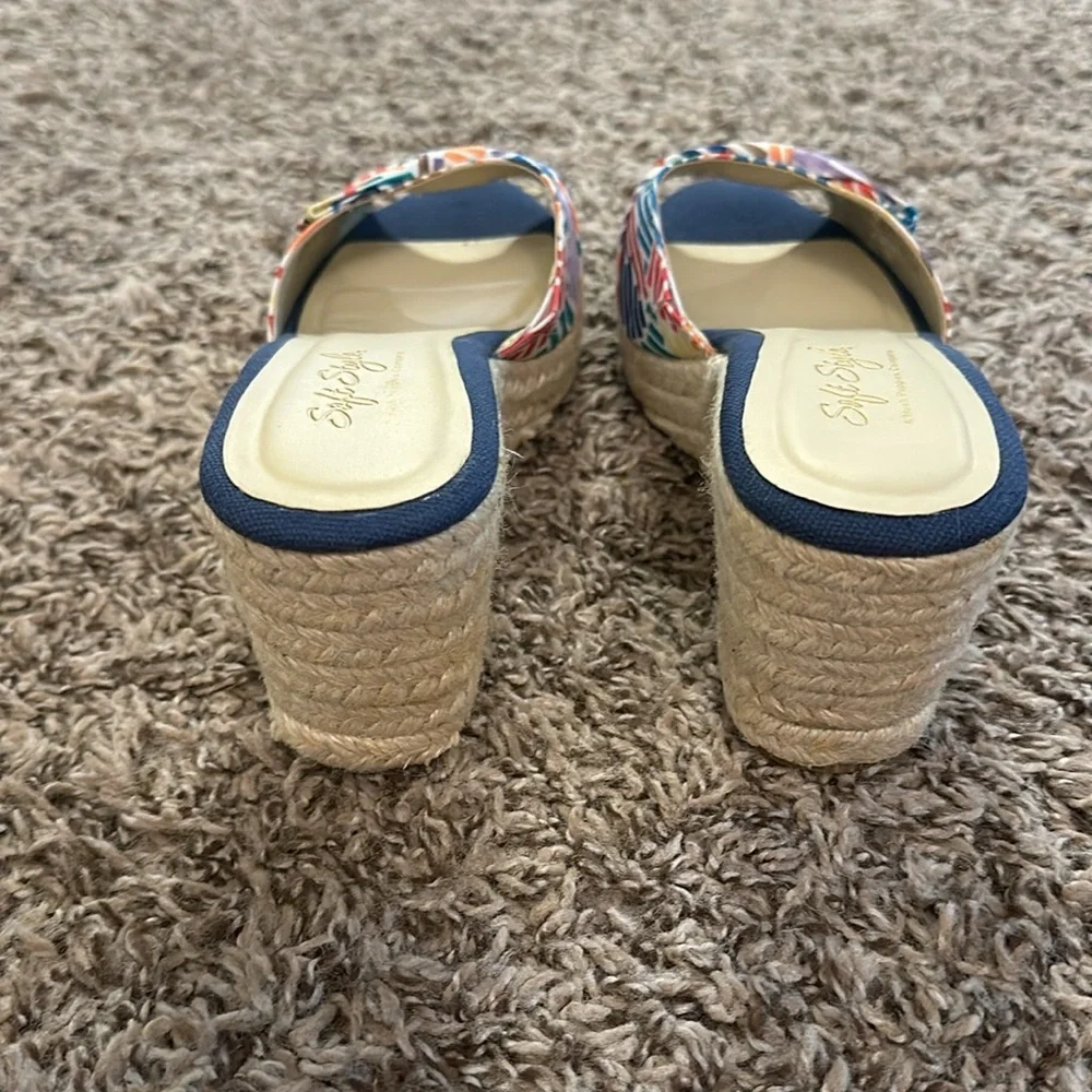 Soft style multi random color strip wedge